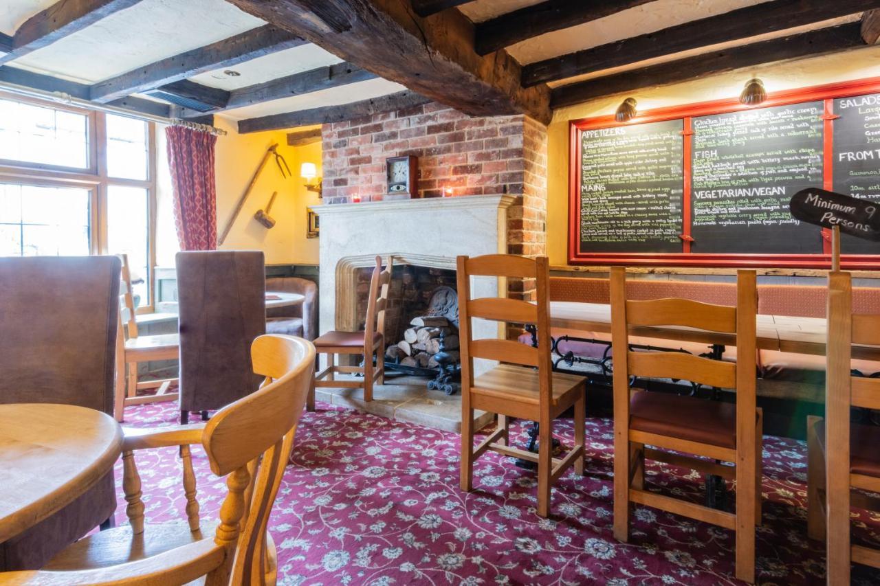The Half Moon Inn And Country Lodge Йовіл Екстер'єр фото